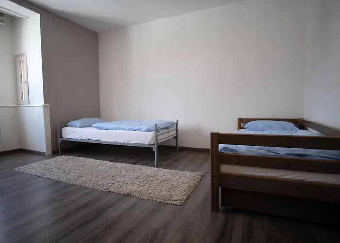 Kaspar Mit Parkplatz *